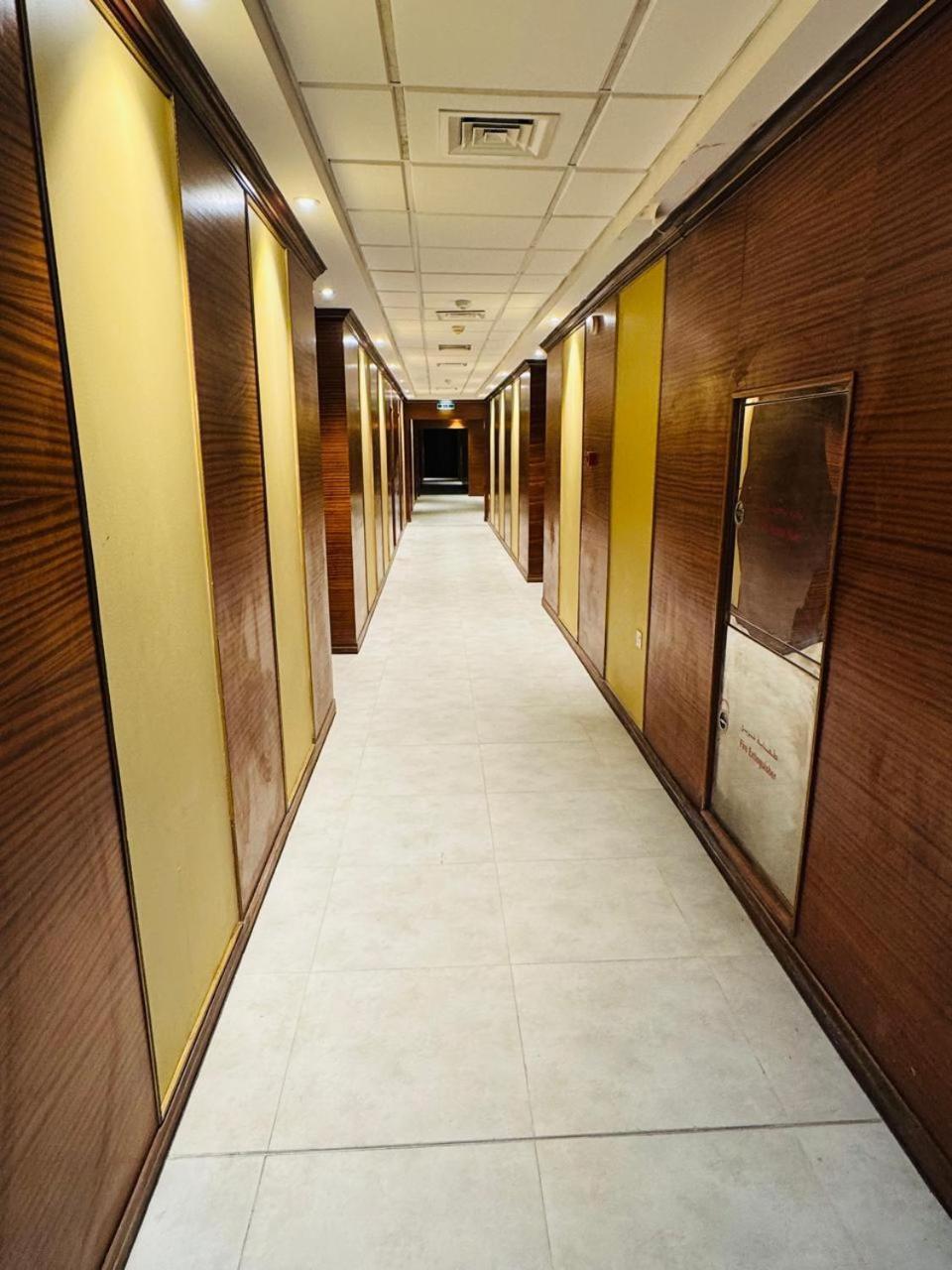Backpackers Heaven ! 18 Beds In A 2 Bedroom Apartment In Front Of Union Metro Station Diera Dubai Exterior photo