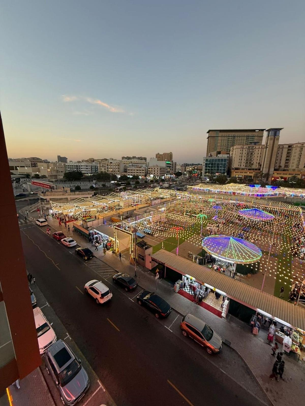 Backpackers Heaven ! 18 Beds In A 2 Bedroom Apartment In Front Of Union Metro Station Diera Dubai Exterior photo
