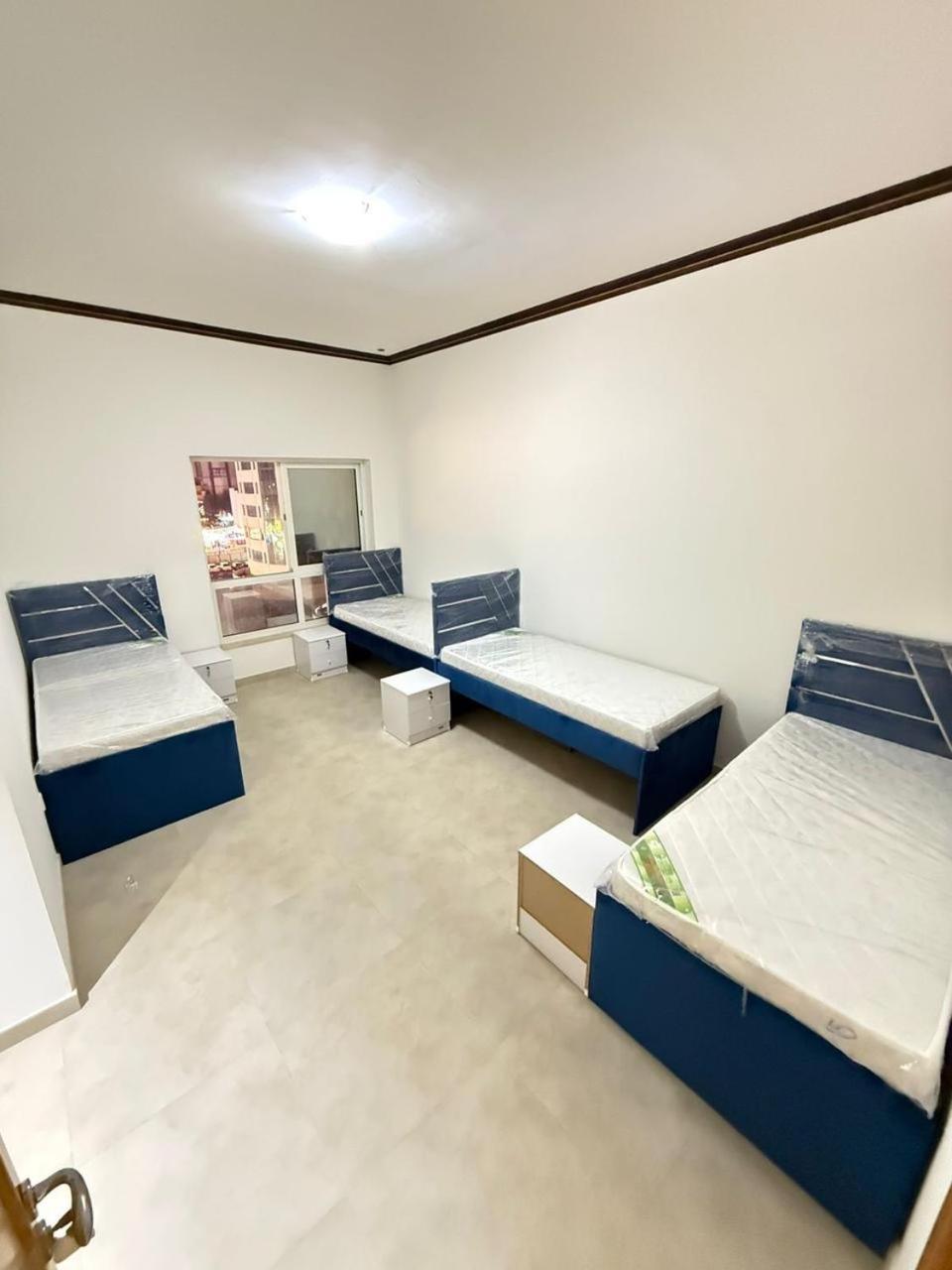 Backpackers Heaven ! 18 Beds In A 2 Bedroom Apartment In Front Of Union Metro Station Diera Dubai Exterior photo